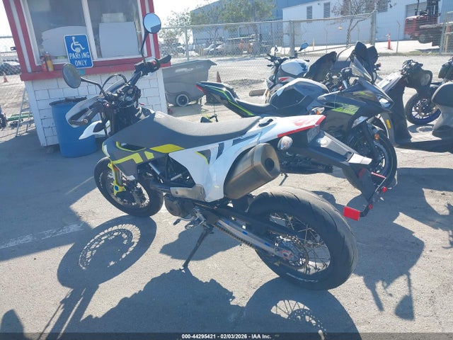 Husqvarna Supermoto 701 2021 VBKUSV406MM710424 Image 3