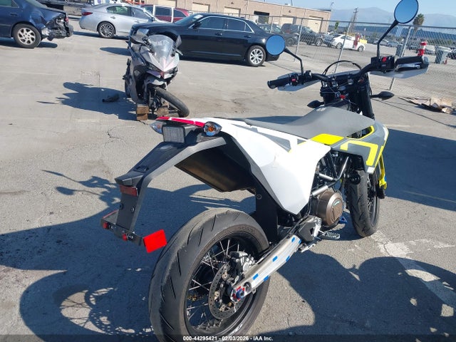 Husqvarna Supermoto 701 2021 VBKUSV406MM710424 Image 4
