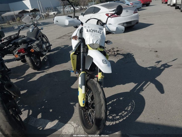 Husqvarna Supermoto 701 2021 VBKUSV406MM710424 Image 5