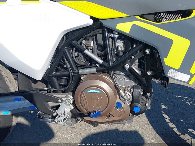 Husqvarna Supermoto 701 2021 VBKUSV406MM710424 Image 8