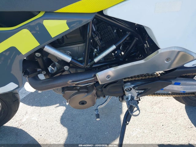 Husqvarna Supermoto 701 2021 VBKUSV406MM710424 Image 9