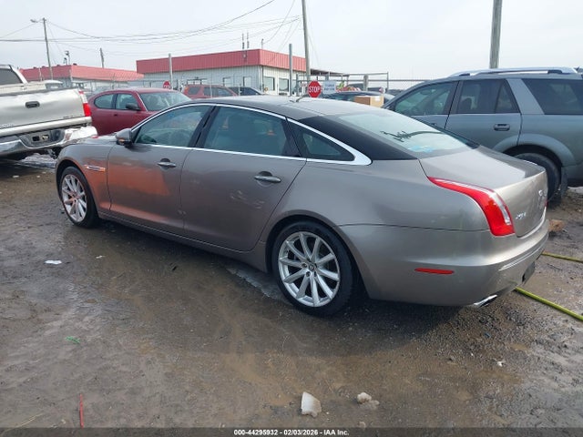 2011 JAGUAR XJ SAJWA2GB8BLV12778 Photo 2