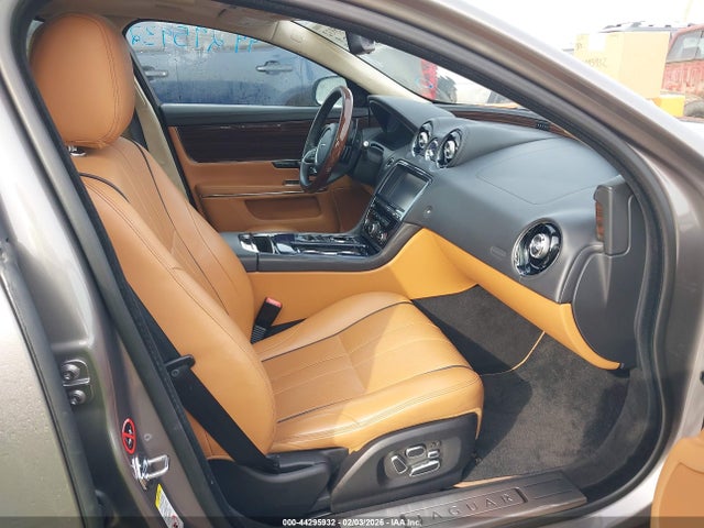 2011 JAGUAR XJ SAJWA2GB8BLV12778 Photo 4