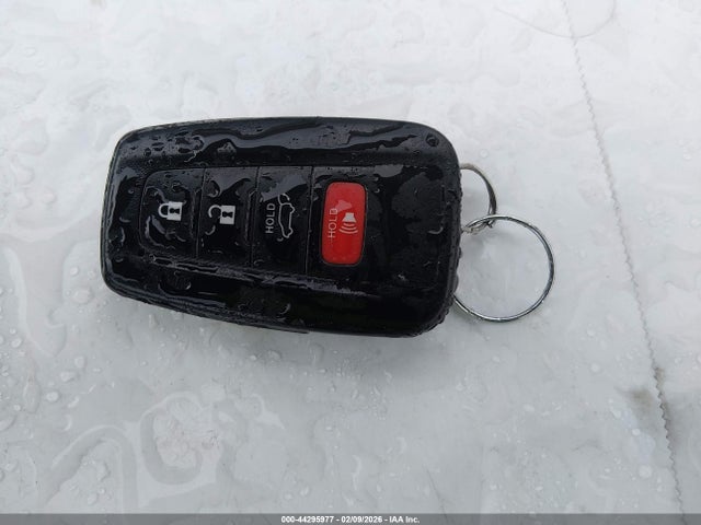 2T3RWRFV9MW115257 Toyota Rav4 Hybrid Xle