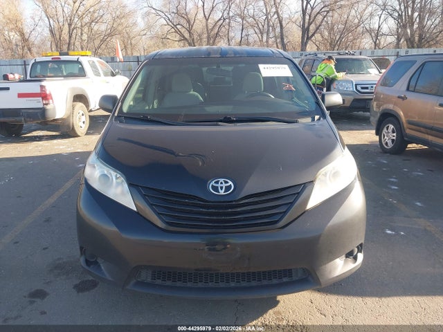 5TDZK3DC3FS667559 Toyota Sienna L 7 Passenger