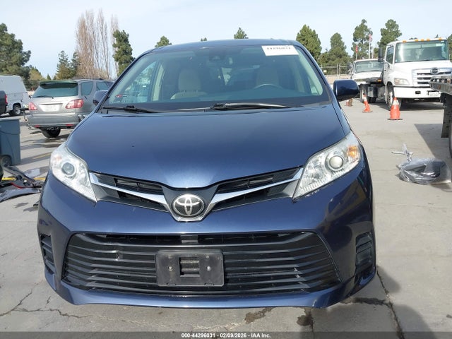 Toyota Sienna Le 8 Passenger 2018 5TDKZ3DC2JS917041 Image 13