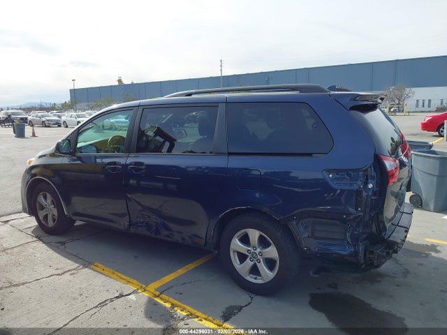 Toyota Sienna Le 8 Passenger 2018 5TDKZ3DC2JS917041 Image 15