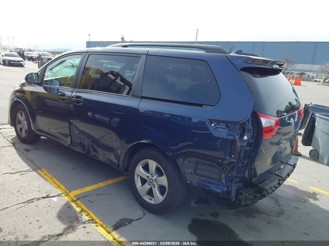 Toyota Sienna Le 8 Passenger 2018 5TDKZ3DC2JS917041 Image 3