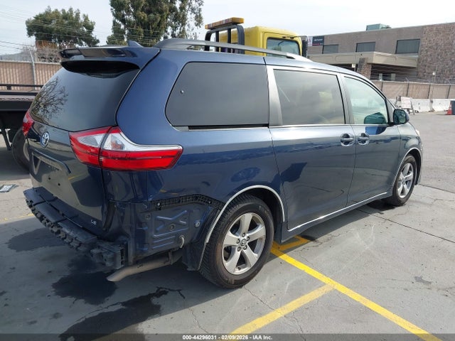 Toyota Sienna Le 8 Passenger 2018 5TDKZ3DC2JS917041 Image 4