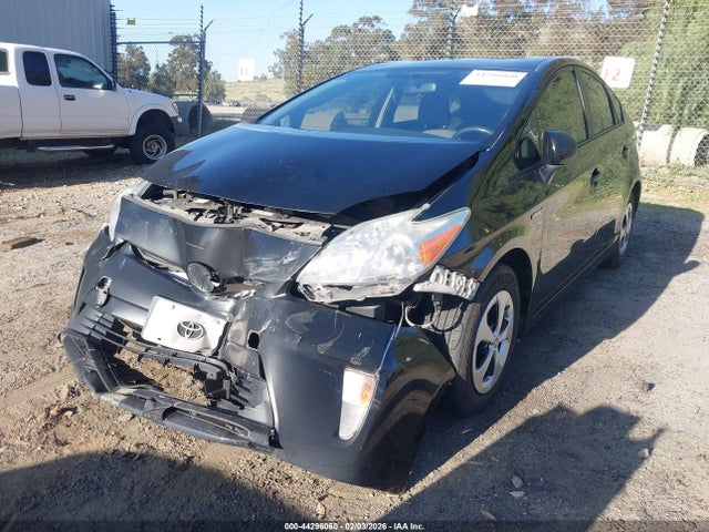 Toyota Prius Two 2015 JTDKN3DU1F0475822 Image 2