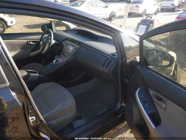 Toyota Prius Two 2015 JTDKN3DU1F0475822 Image 5