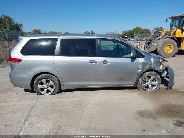 44296181 :رقم المزاد ، 5TDKA3DC4CS015095 vin ، 2012 Toyota Sienna Le 8 Passenger مزاد بيع