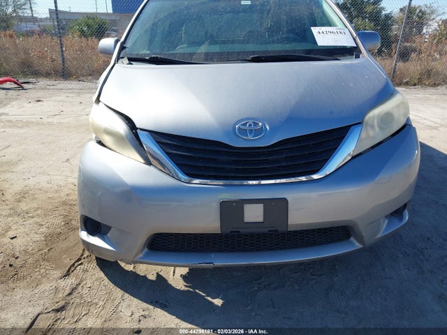 44296181 :رقم المزاد ، 5TDKA3DC4CS015095 vin ، 2012 Toyota Sienna Le 8 Passenger مزاد بيع