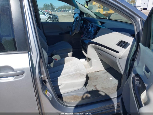 44296181 :رقم المزاد ، 5TDKA3DC4CS015095 vin ، 2012 Toyota Sienna Le 8 Passenger مزاد بيع