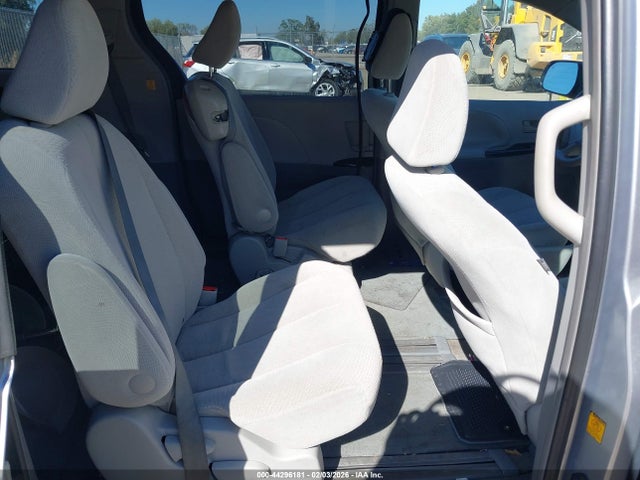 44296181 :رقم المزاد ، 5TDKA3DC4CS015095 vin ، 2012 Toyota Sienna Le 8 Passenger مزاد بيع