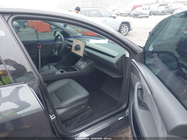 2026 TESLA MODEL Y 7SAYGDEE1TA587485 Photo 4