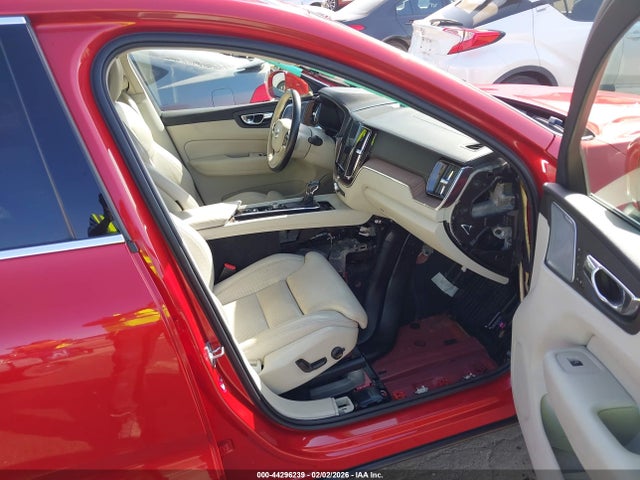 2019 VOLVO XC60 LYVA22RL8KB178381 Photo 4