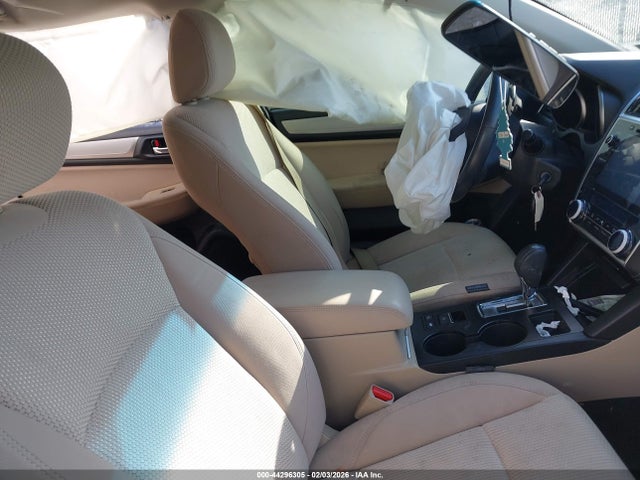 Subaru Outback 2.5i Premium 2018 4S4BSACC5J3261893 Image 5