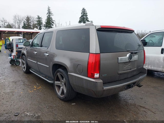 2011 CADILLAC ESCALADE ESV 1GYS4HEF2BR178994 Photo 2