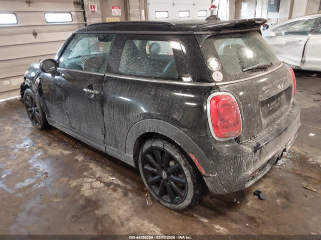 2015 MINI HARDTOP WMWXP7C5XF2A59645 Photo 2