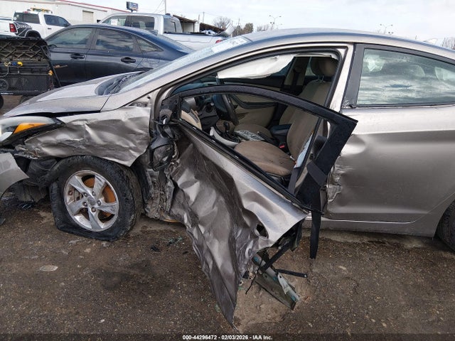 2015 HYUNDAI ELANTRA 5NPDH4AE1FH647708 Photo 5