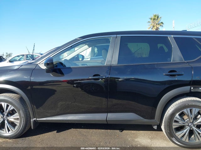JN8BT3BA7PW437089 Nissan Rogue Sv Fwd