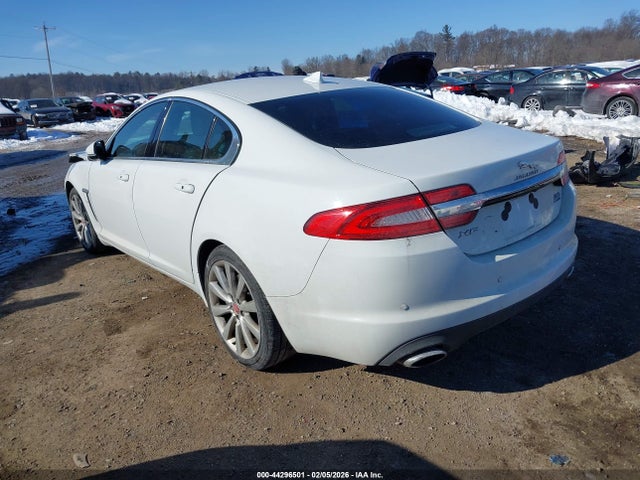 2014 JAGUAR XF SAJWJ0EF2E8U26710 Photo 2