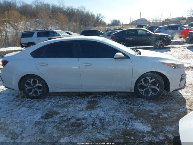 44296510 :رقم المزاد ، 3KPF24AD4ME411086 vin ، 2021 Kia Forte Lxs مزاد بيع
