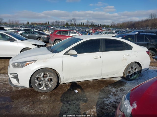 44296510 :رقم المزاد ، 3KPF24AD4ME411086 vin ، 2021 Kia Forte Lxs مزاد بيع