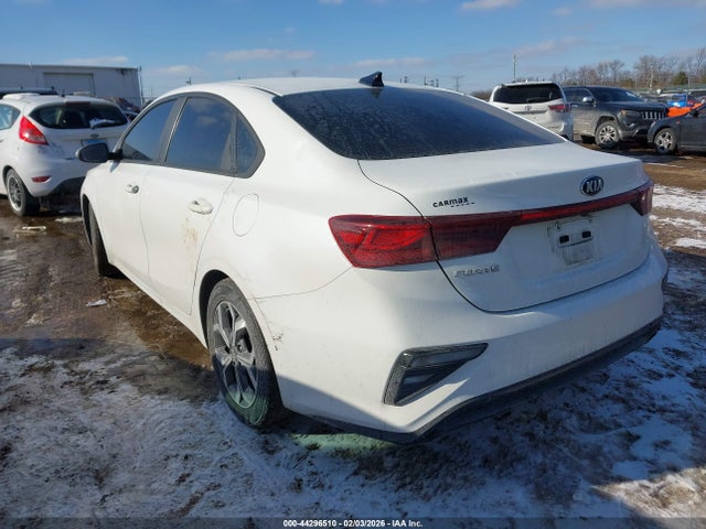 44296510 :رقم المزاد ، 3KPF24AD4ME411086 vin ، 2021 Kia Forte Lxs مزاد بيع