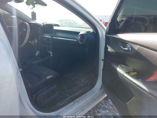 44296510 :رقم المزاد ، 3KPF24AD4ME411086 vin ، 2021 Kia Forte Lxs مزاد بيع