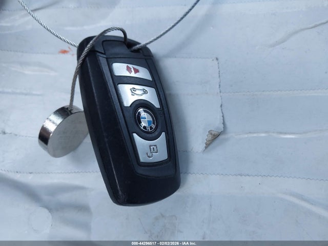 WBA8E1G57HNU14075 BMW 320i