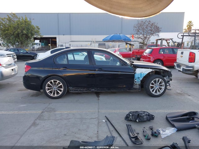 WBA8E1G57HNU14075 BMW 320i