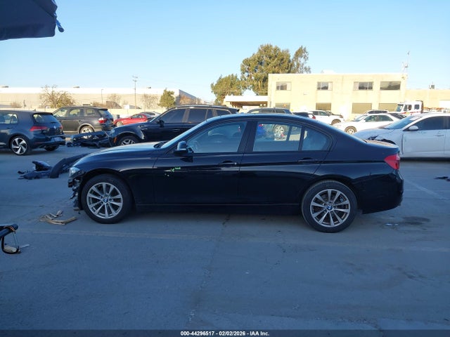 WBA8E1G57HNU14075 BMW 320i