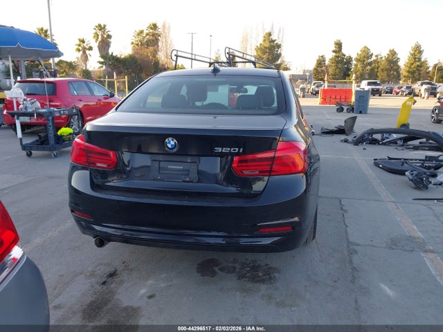 WBA8E1G57HNU14075 BMW 320i