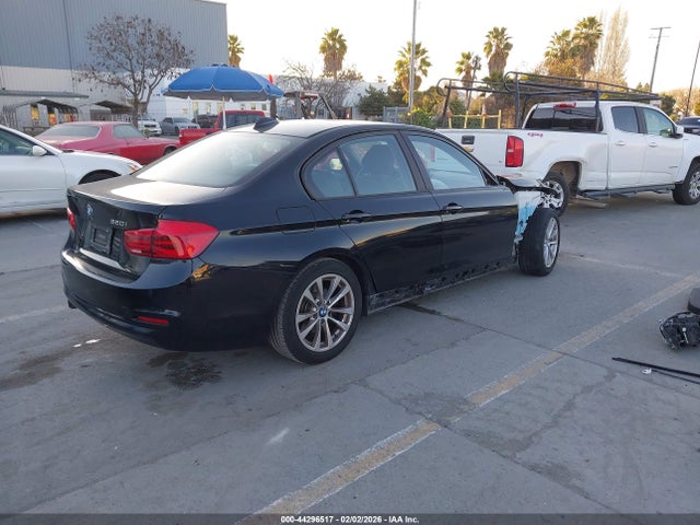 WBA8E1G57HNU14075 BMW 320i