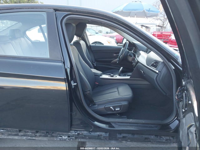 WBA8E1G57HNU14075 BMW 320i