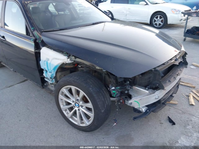 WBA8E1G57HNU14075 BMW 320i