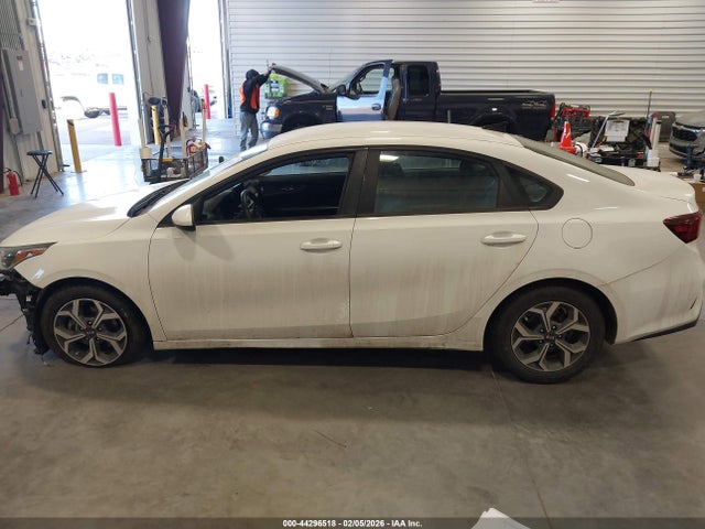 Продажа на аукционе авто 2021 Kia Forte Lxs, vin: 3KPF24AD1ME313424, номер лота: 44296518