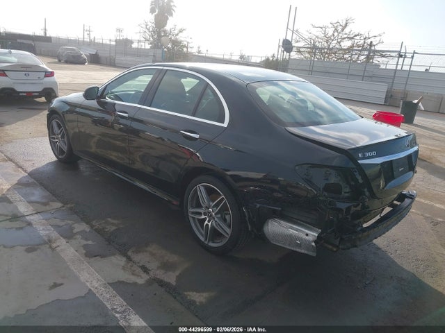 Mercedes-Benz E 300 2018 WDDZF4JB6JA448094 Image 3