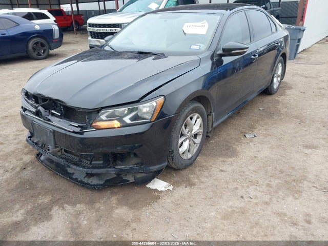 2018 VOLKSWAGEN PASSAT 1VWAA7A31JC016790 Photo 1