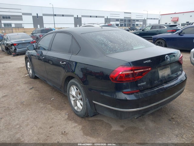 2018 VOLKSWAGEN PASSAT 1VWAA7A31JC016790 Photo 2