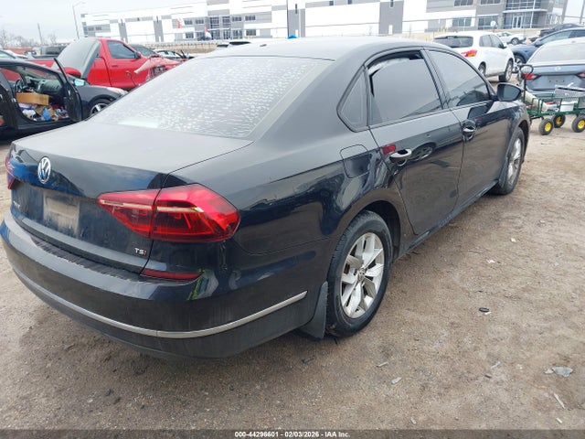 2018 VOLKSWAGEN PASSAT 1VWAA7A31JC016790 Photo 3