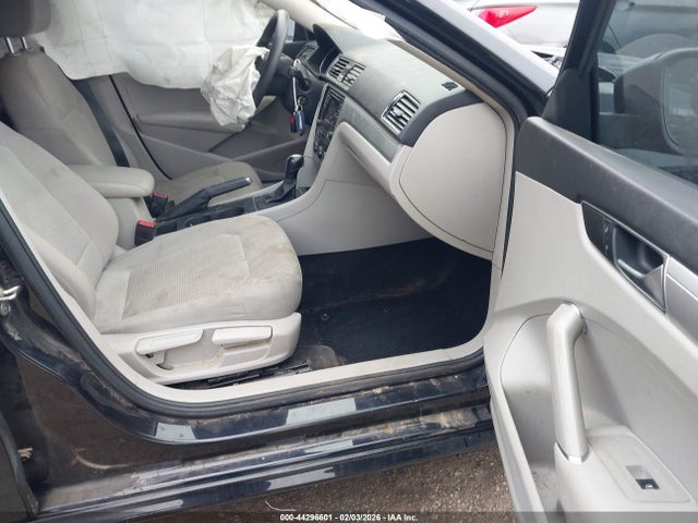 2018 VOLKSWAGEN PASSAT 1VWAA7A31JC016790 Photo 4