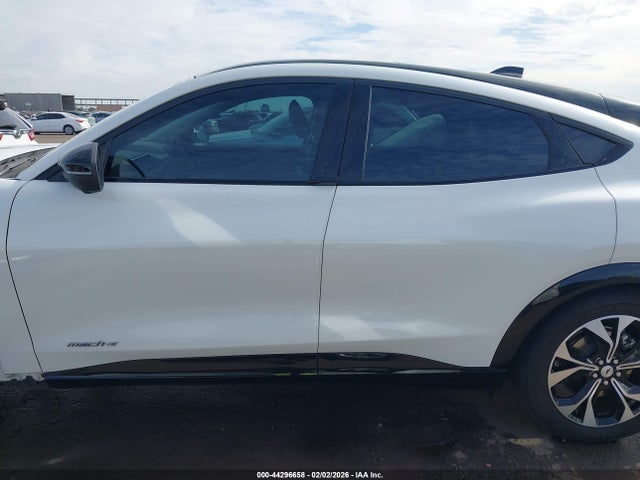Ford Mustang Mach-e Premium 2023 3FMTK3RM2PMA31302 Image 35