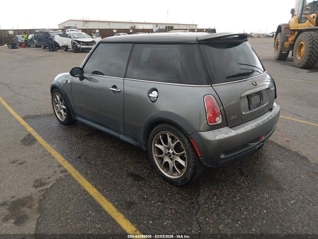 2006 MINI COOPER S WMWRE33596TL18625 Photo 2