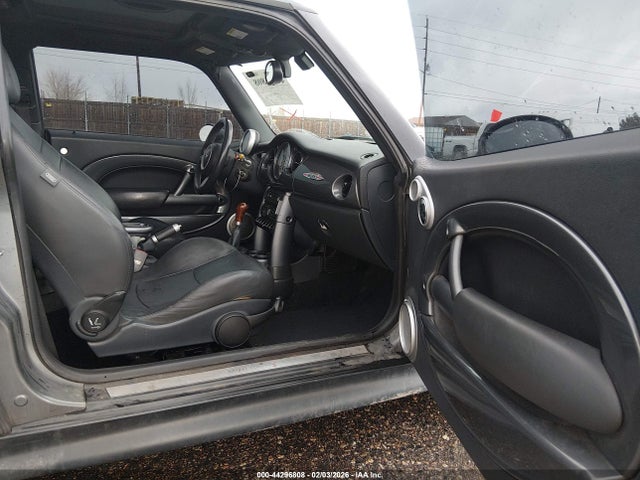 2006 MINI COOPER S WMWRE33596TL18625 Photo 4