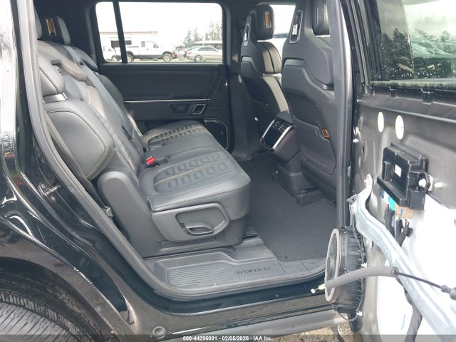 Rivian R1s Adventure 2023 7PDSGABA9PN013254 Image 21