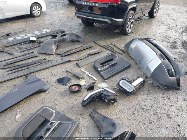 Rivian R1s Adventure 2023 7PDSGABA9PN013254 Image 24