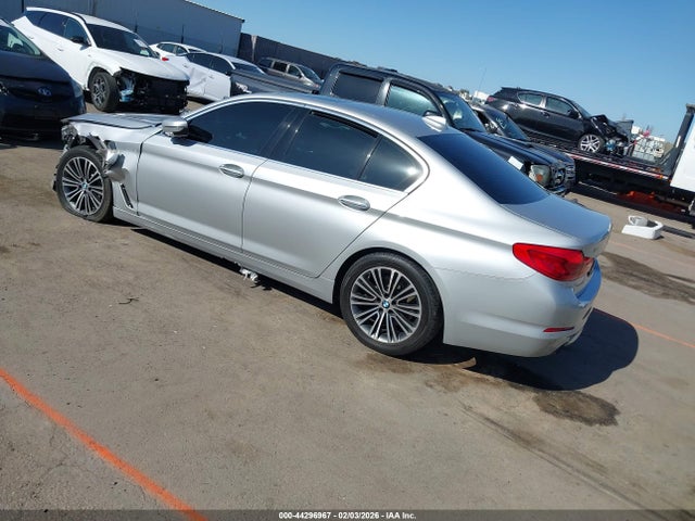 2018 BMW 530I WBAJA5C5XJWA38310 Photo 2